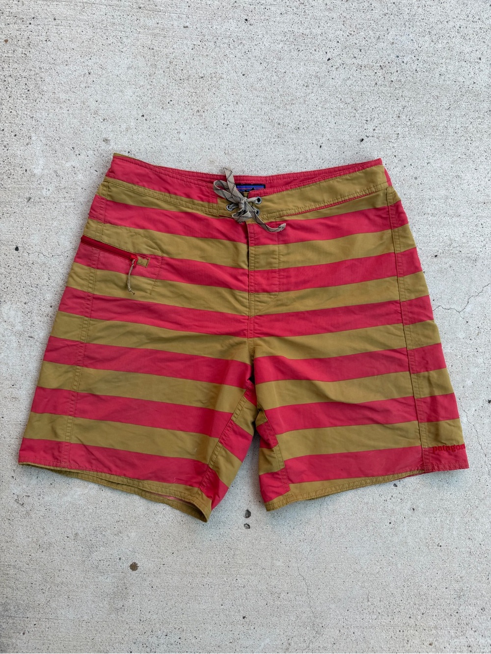 Patagonia Wavefarer Fitz Stripe Boardshorts Red Gold Swim Trunks Size 32